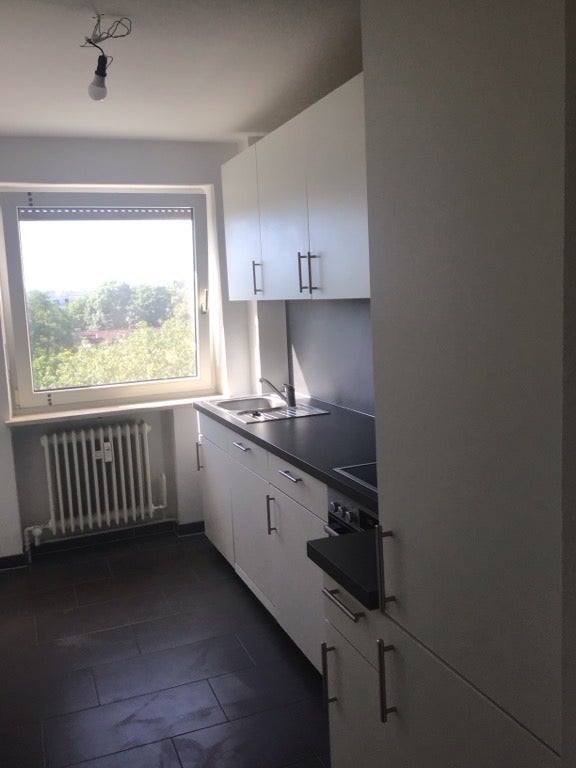 Sanierte 2-Zimmer mit EInbauküche und Balkon - Foto 1