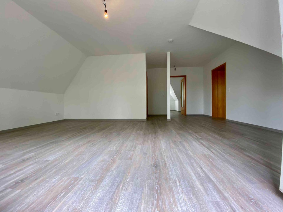 Besondere 2-Zimmer Dachgeschosswohnung mit Ausblick ins Grüne - Foto 4