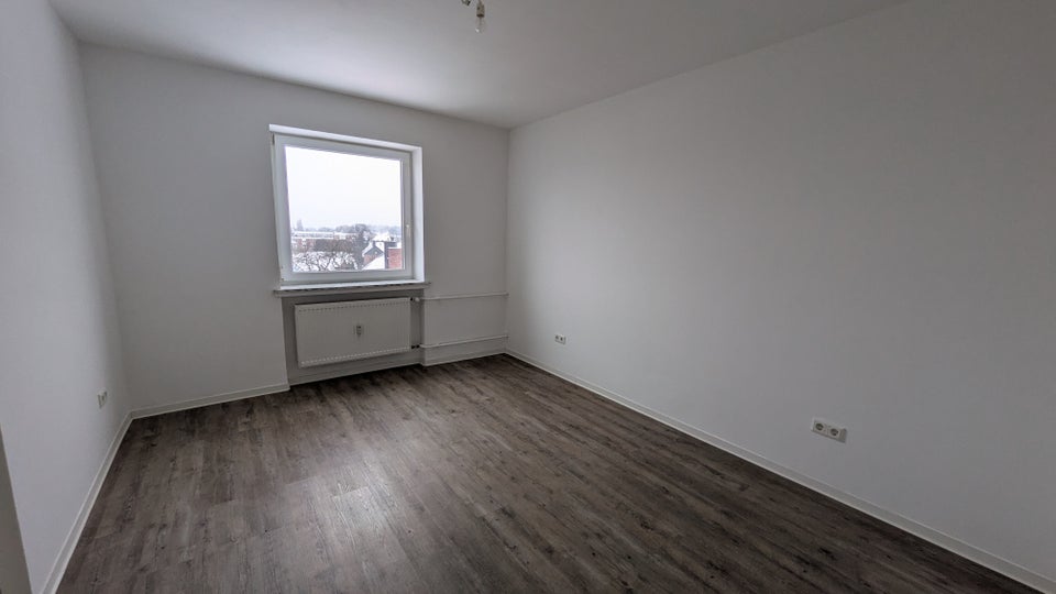 Modernisierte 2-Zimmer-Wohnung mit Balkon und schöner Aussicht - Photo 3