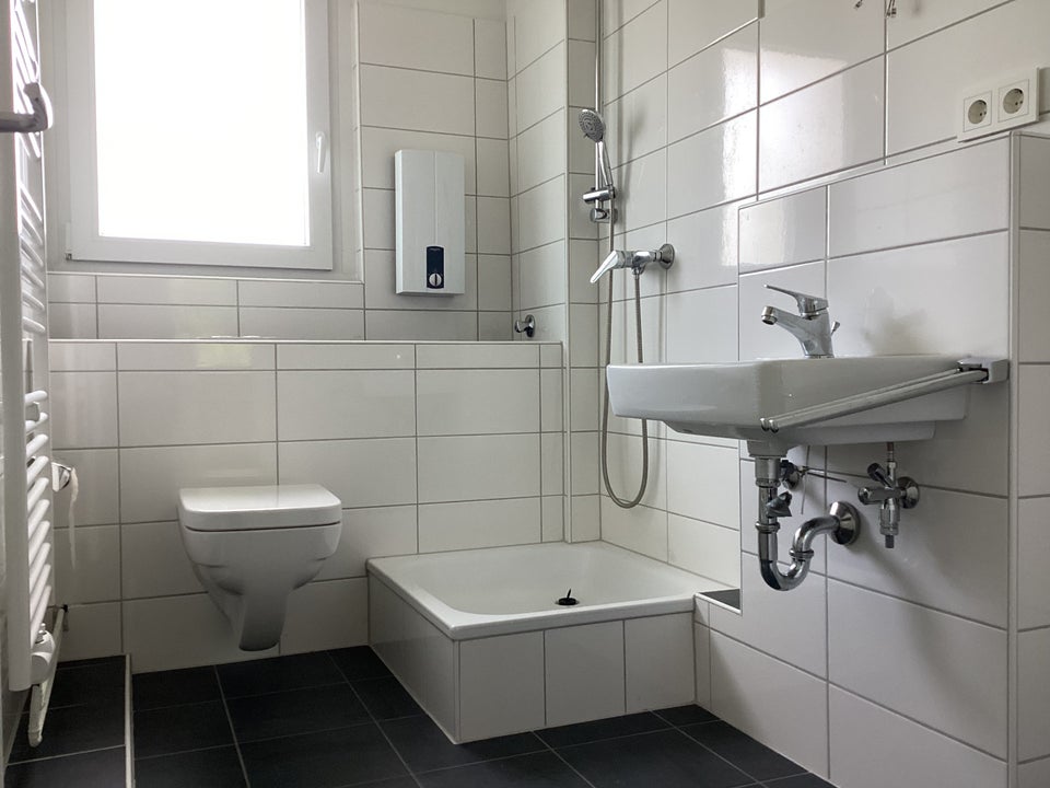 Hier findet jeder seinen Platz: helle 2-Zimmer-Wohnung mit Balkon - Photo 2
