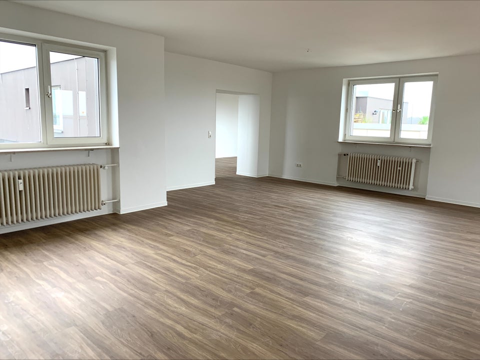 Aufgepasst!!! Penthouse Wohnung mit Dachterrasse und Skylineblick - Photo 1