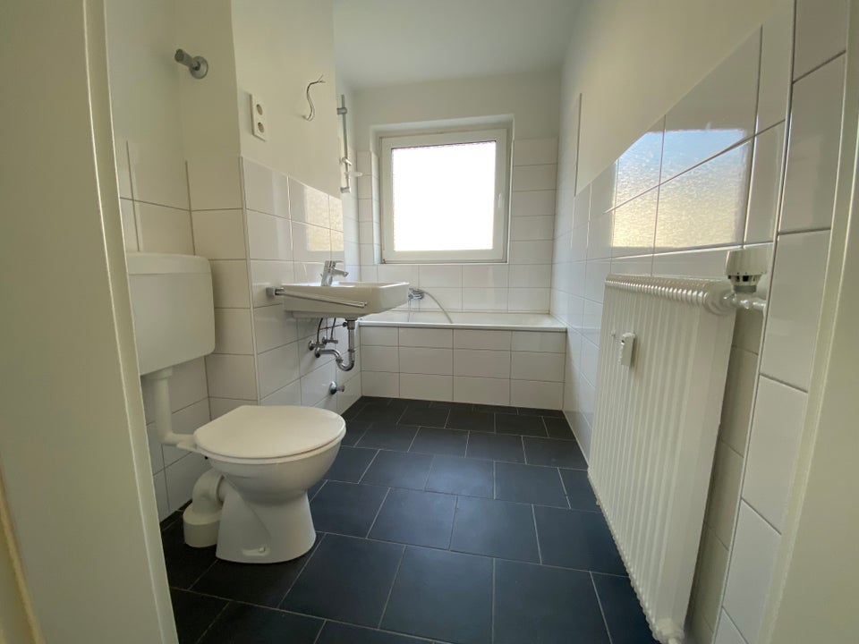 Renovierte und gut geschnittene 2-Zimmer-Wohnung - Photo 3