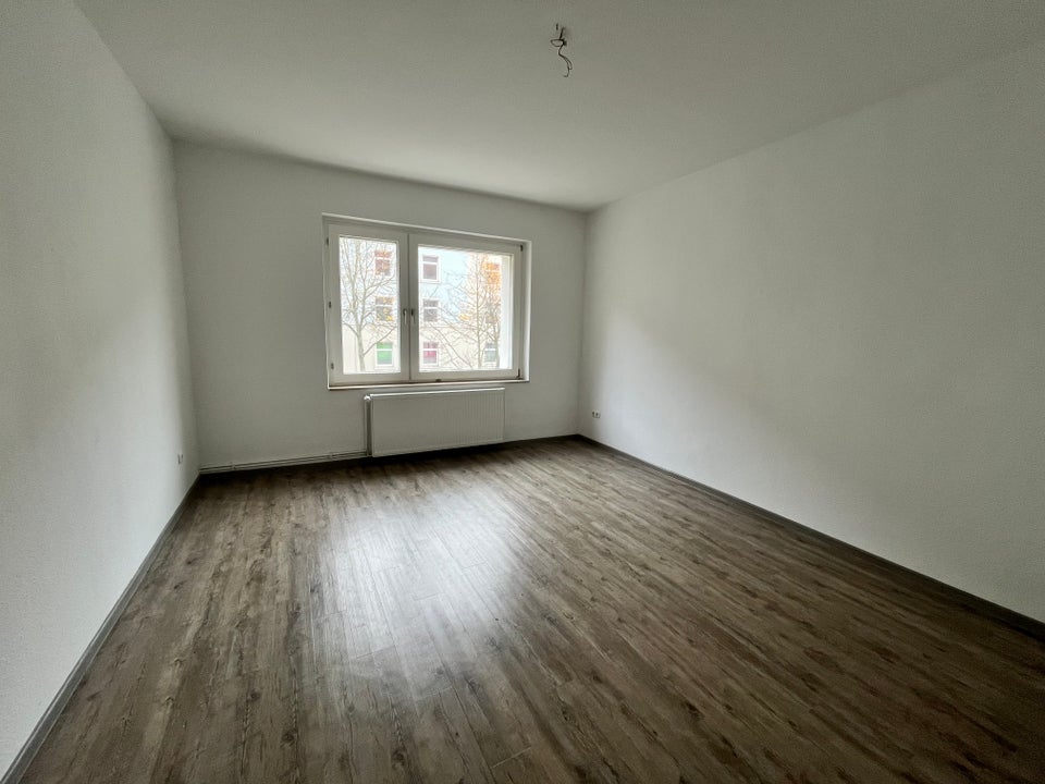 Attraktive, bezugsfreie 3-Zimmer-Wohnung mit moderner Einbauküche in erstklassiger Lage - Photo 2