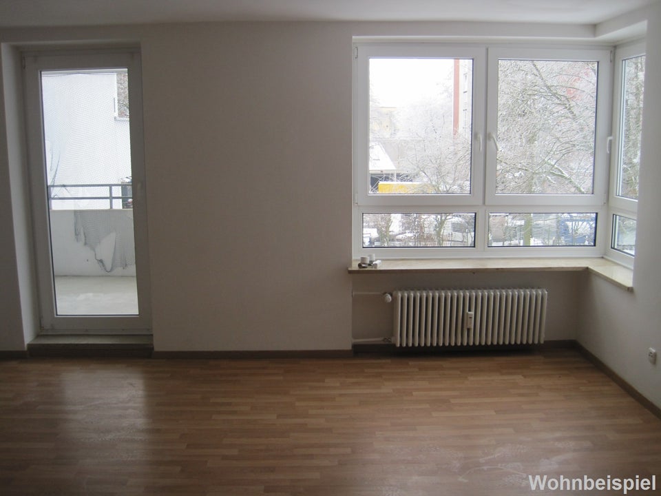 Ruhig wohnen, schnell bei Audi: Renovierte 3-Zimmer-Wohnung mit Balkon! - Foto 1