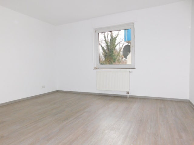 Renoviert und bezugsfertig... Schicke 2-Zimmerwohnung im EG mit Balkon zentral gelegen... - Foto 4