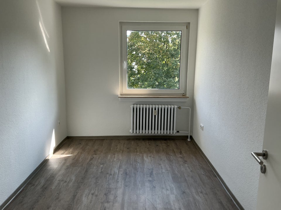 Die gefällt mir: günstige 3-Zimmer-Wohnung - Foto 2