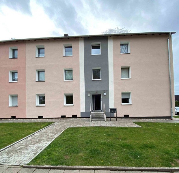 Renoviert 2,5-Zimmer-Wohnung mit Wärmedämmung, neue Fenster und Balkonanbau! - Foto 3