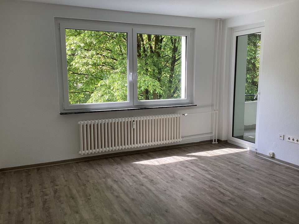 Attraktive 3 Zimmer-Wohnung mit Balkon in grüner Lage zu vermieten. - Foto 1
