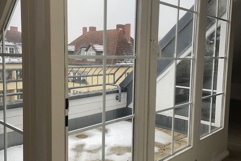تصویر 2-Zimmer-Dachgeschosswohnung mit Balkon