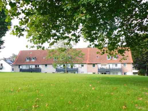 Gemütliche renovierte 2-Zi.-Whg. mit Balkon, neuem Bad und großer Wohnküche in ruhiger Grünlage - Foto 2