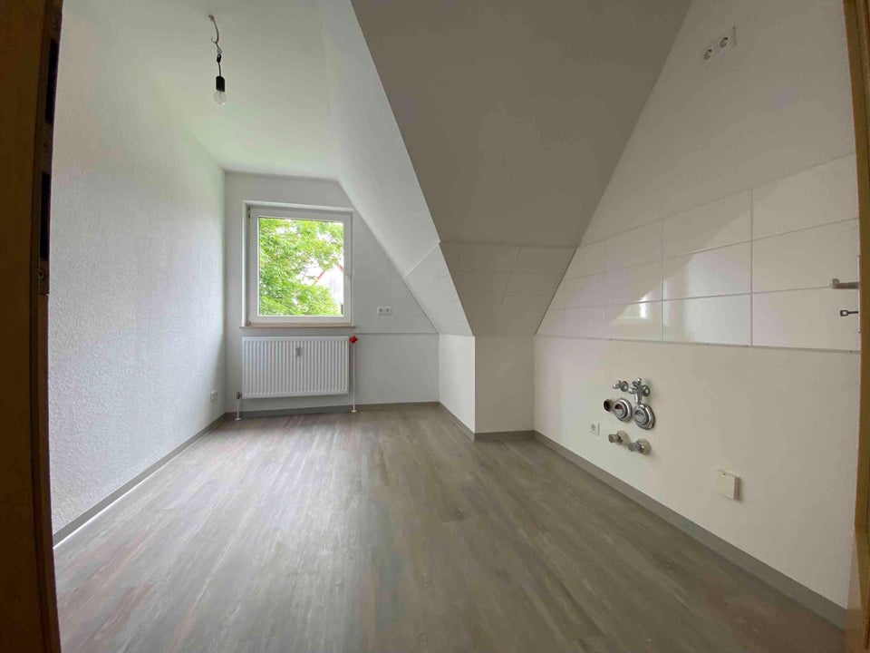 Besondere 2-Zimmer Dachgeschosswohnung mit Ausblick ins Grüne - Foto 3