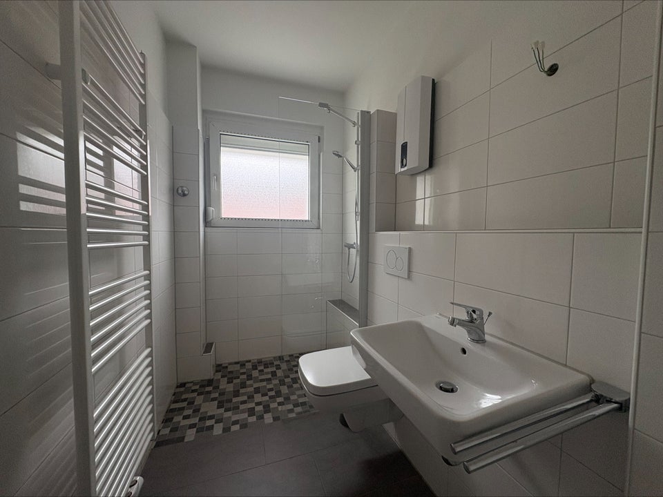 Wohnen unterm Dach – Renovierte 2,5-Zimmer-Wohnung mit Charme - Photo 2