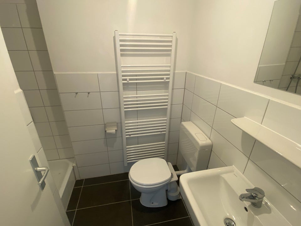 Renovierte 2-Zimmer-Wohnung mit Balkon - Photo 2