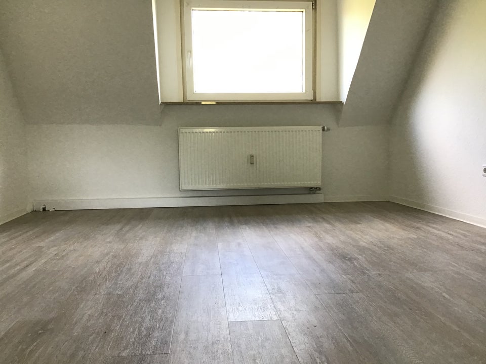 Flotte 2-Zimmer-Dachgeschosswohnung in Stadtlage! - Foto 3