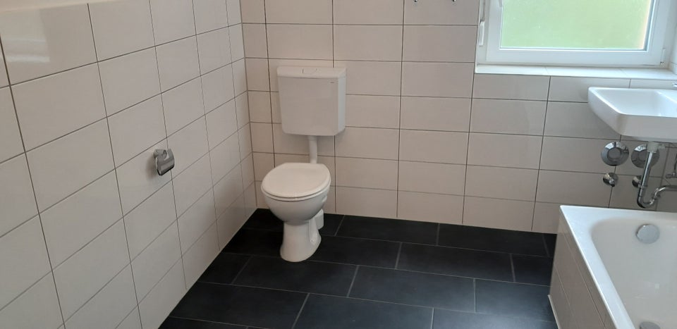 Ruhig, bezugsfertig & großzügig: Attraktive 4-Zimmer-Wohnung mit Balkon für Ihre Familie - Foto 2