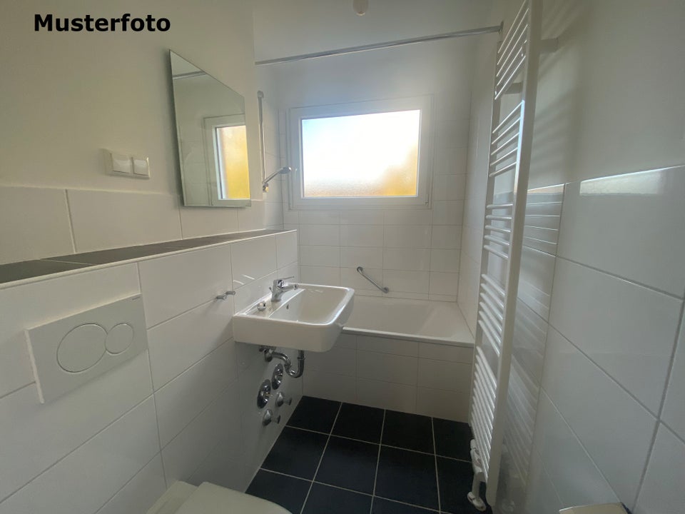 Renovierte 5-Zimmer-Wohnung mit Balkon - Photo 1