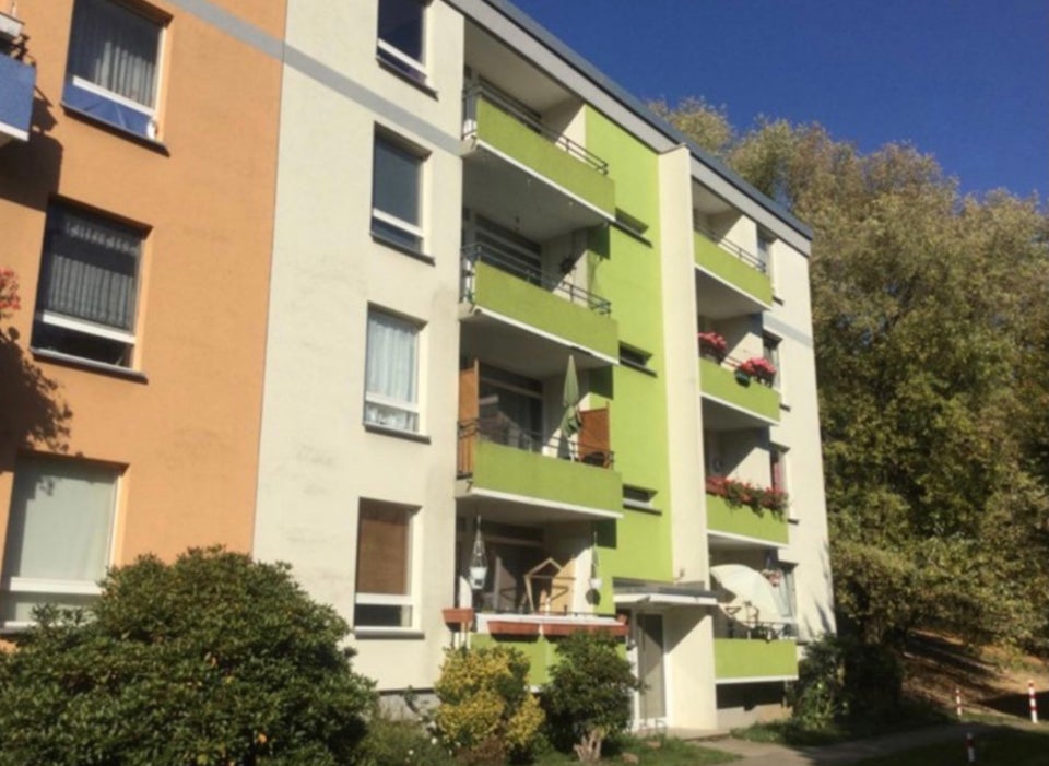 Schöner Wohnen in dieser charmanten 3-Raum-Wohnung mit 2 Balkonen. - Photo 2