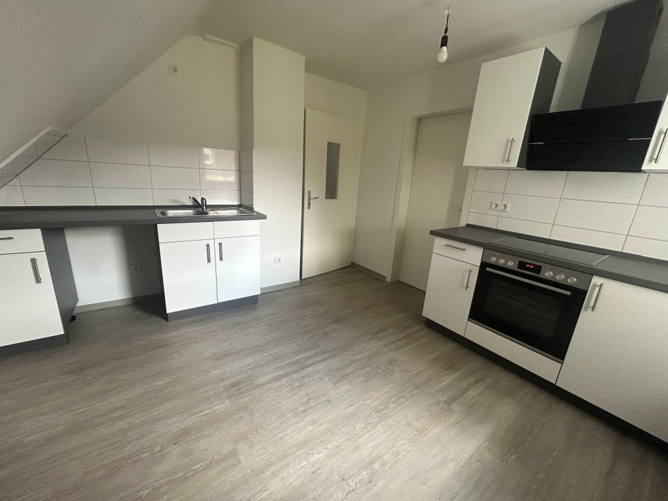 2-Zimmer-Wohnung, frisch gestrichen inkl Einbauküche - Foto 2