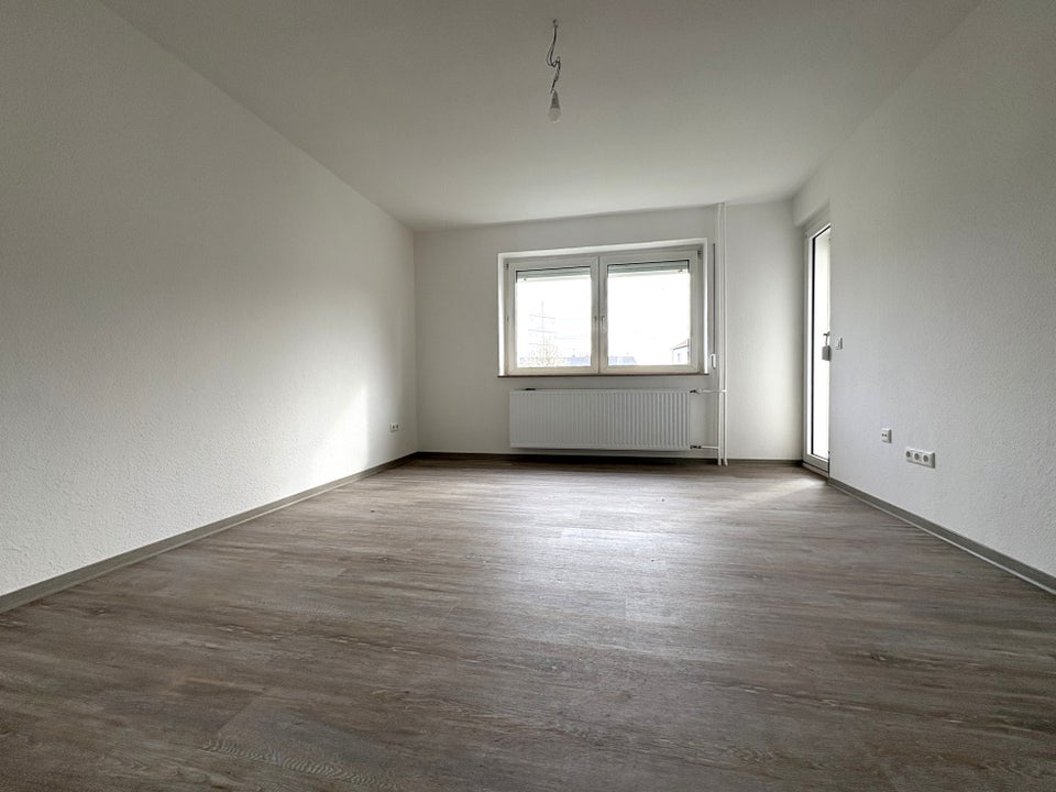 Bezugsfertige 3-Zimmer Wohnung in demnächst frisch modernisiertem Gebäude! - Photo 3