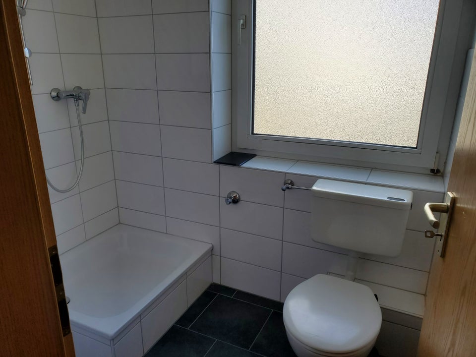 Günstige 2-Zimmer-Wohnung in sehr zentraler Lage zu vermieten - Foto 2