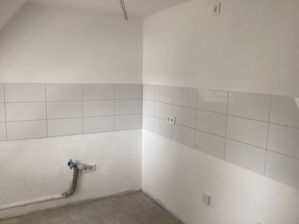 Die gefällt mir: günstige 3-Zimmer-Dachgeschosswohnung - Photo 1