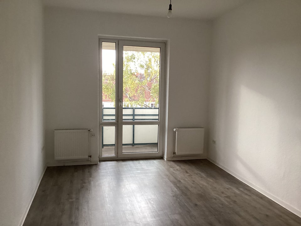 Großzügige Altbauwohnung mit ca. 74 m² Wohnfläche, Einbauküche und Balkon - Photo 1