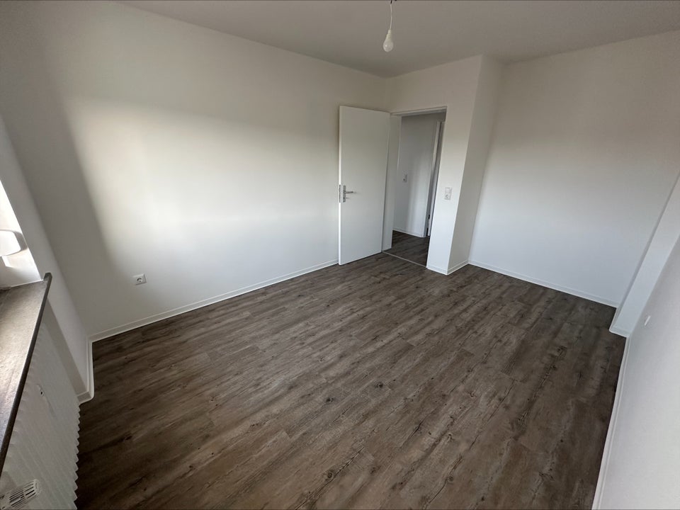 2. OG / 3 Zimmer (frisch saniert) - Foto 2