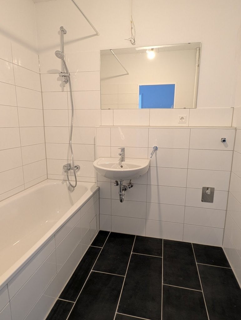 Modernisierte 3 Zi.Whg. mit Loggia und Aufzug zum 19.11.2026 - Foto 4