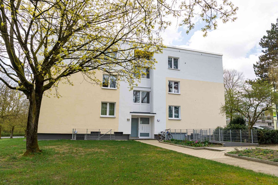 Mitten im Grünen! Schöne 3-Zimmer Wohnung mit Balkon - Photo 3