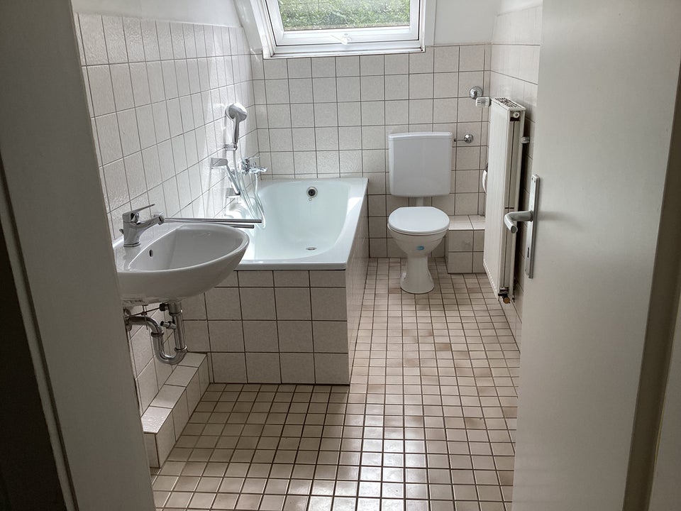 Aufgepasst! Gemütliche 3-Zimmer-Dachgeschosswohnung - Photo 3