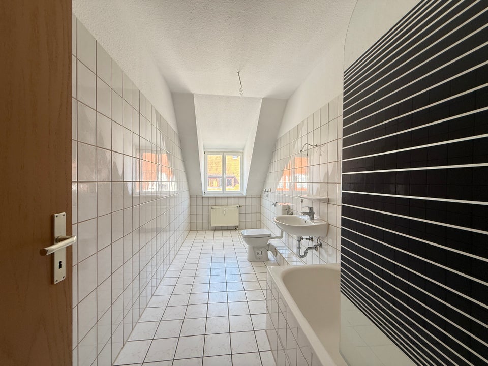 Charmante Dachgeschosswohnung in zentraler Lage! - Foto 2