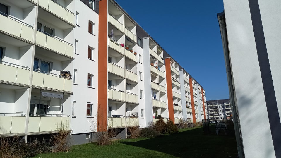 Kleine gemütliche 4 Raum Wohnung, Haus mit Aufzug, Nachmieter gesucht! - Foto 2