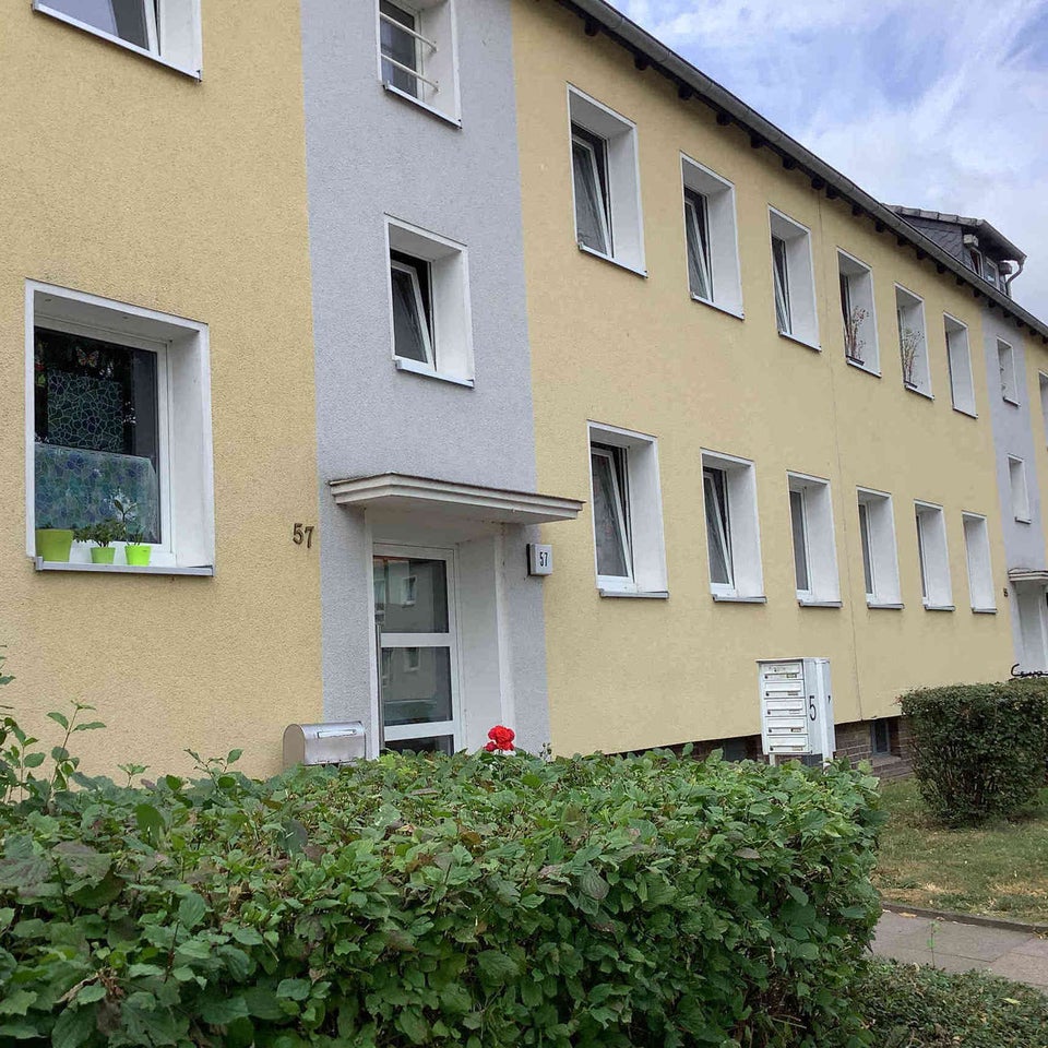 BARSINGHAUSEN NAHE DEISTER: Renovierte 3-Zimmer-Wohnung mit ca. 58 m² Wohnfläche – sofort bezugsfrei - Photo 3