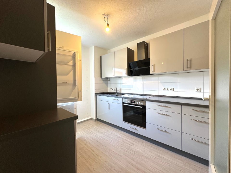Auf zwei Ebenen: 4-Zimmer-Wohnung mit Einbauküche! - Foto 3