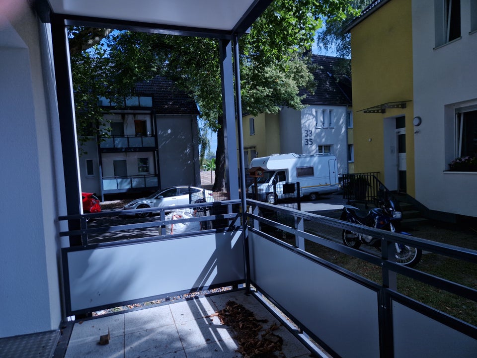 Einziehen und Woh(n)fühlen - komplett renovierte 3-Raum-Wohnung in ruhiger Wohnlage - Photo 1