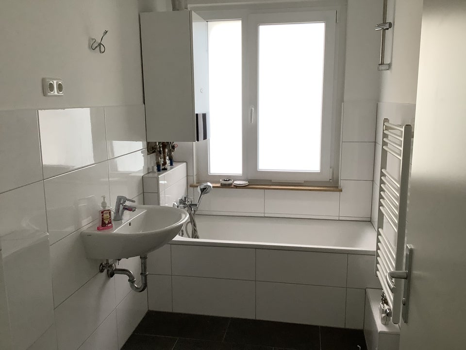 Langenberg: 3-Zi.-Whg. mit Tageslichtbad und Balkon, Übergabe ohne Oberboden - Photo 4