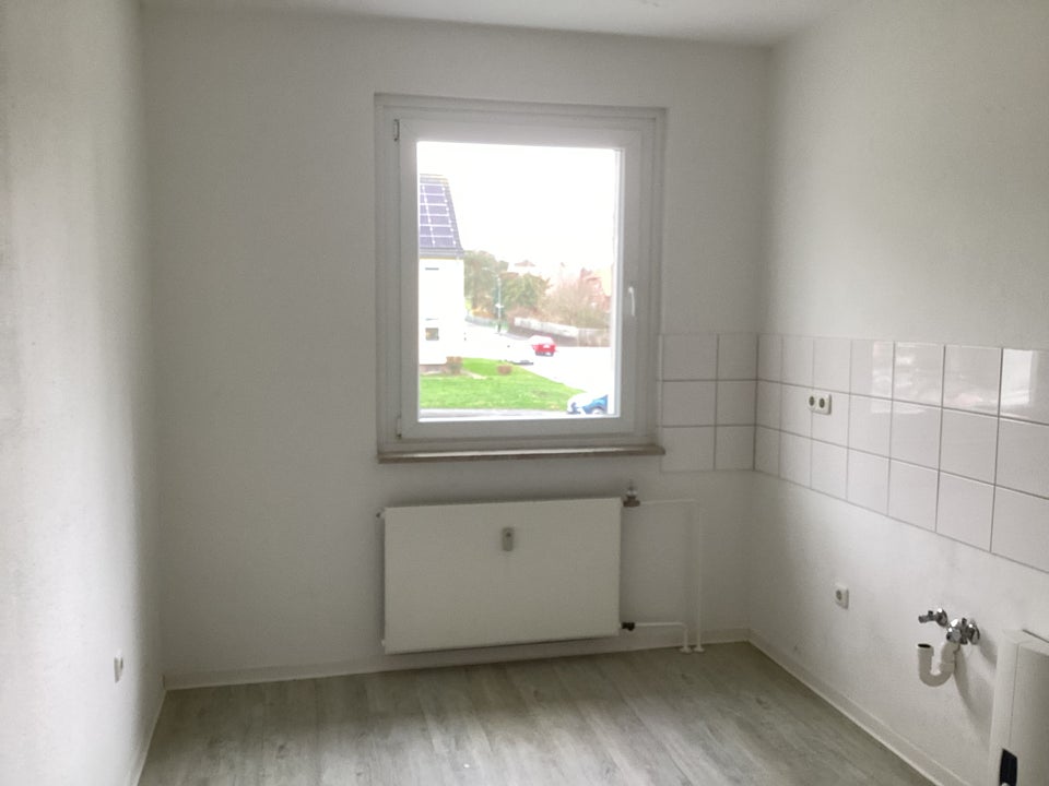 BARSINGHAUSEN NAHE DEISTER: Renoviert 2,5-Zimmer-Wohnung mit ca. 61 m² – ab sofort bezugsfrei - Foto 2