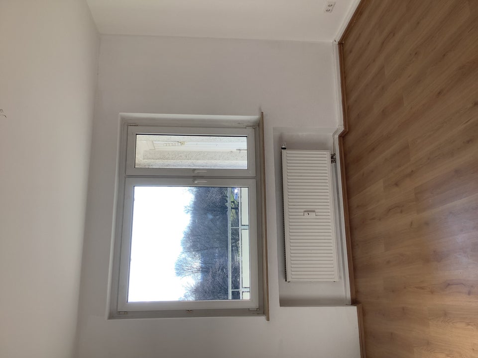 Sonnig helle 2 Zimmer mit schönem Balkon; 2er WG geeignet - Photo 3