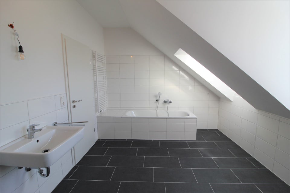 Wohn(t)raum unterm Dach: Moderne 4-Zi.-Whg. mit Dachloggia - Foto 1
