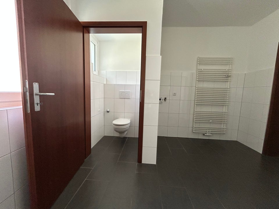 2-Zimmer-Wohnung mit großzügiger Raumaufteilung in ruhiger Lage - Photo 2