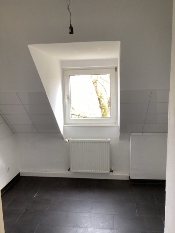 Schöne 2,5-Zimmer Dachgeschoss Wohnung! - Foto 5