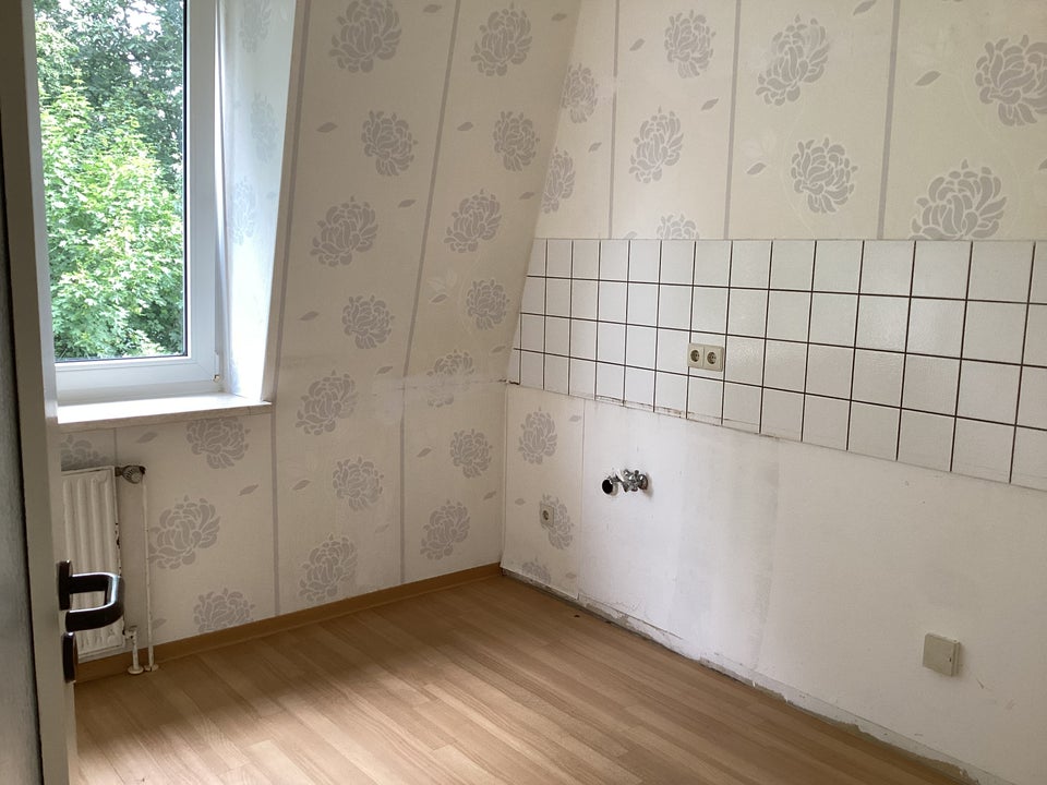 Reinkommen und Wohlfühlen: schöne, renovierte 3-Zi.-Wohnung mit Ausblick! - Photo 2