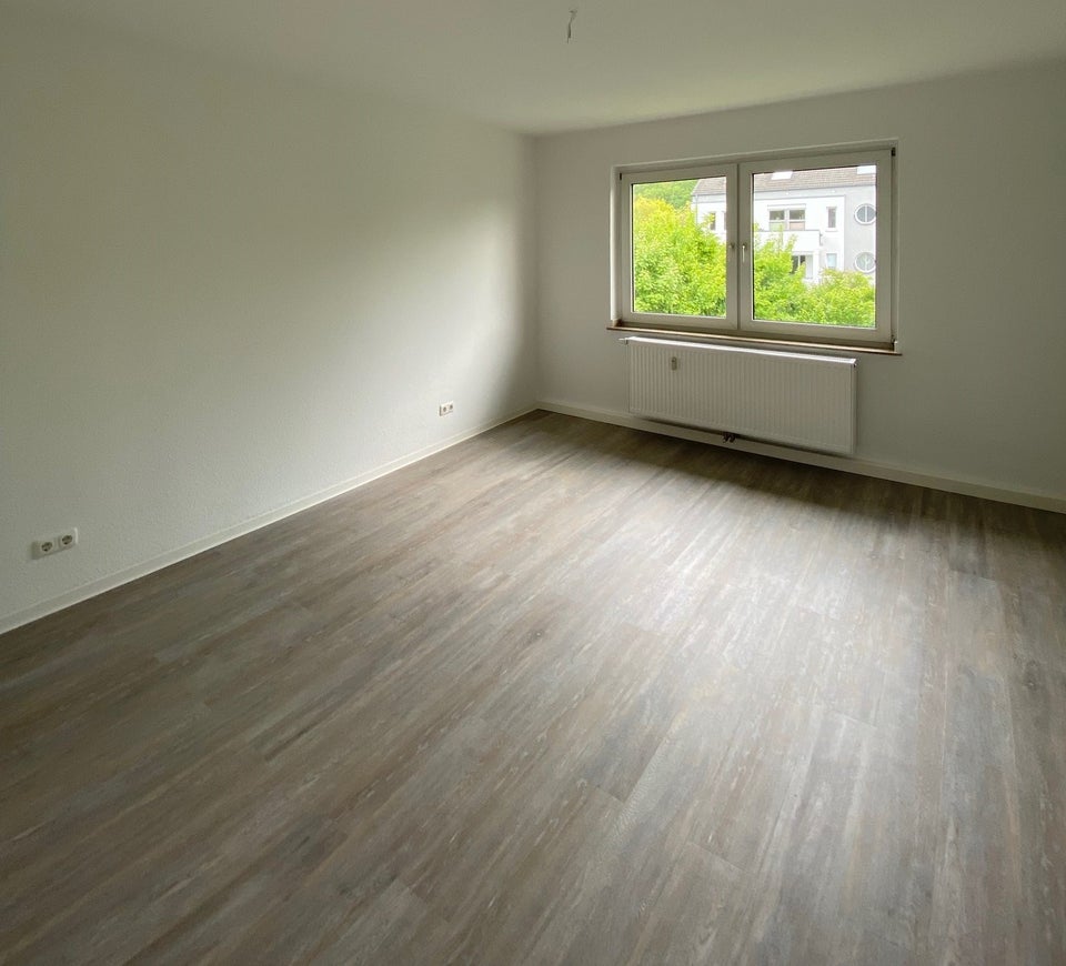 Komplett renovierte 2,5-Zimmer-Wohnung in Nähe City mit Balkon! - Foto 1