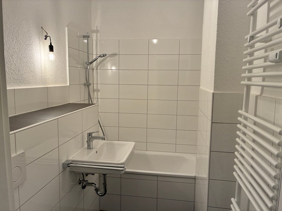 Renovierte 2,5 Zimmerwohnung an berufstätigen Single Haushalt abzugeben - Foto 2