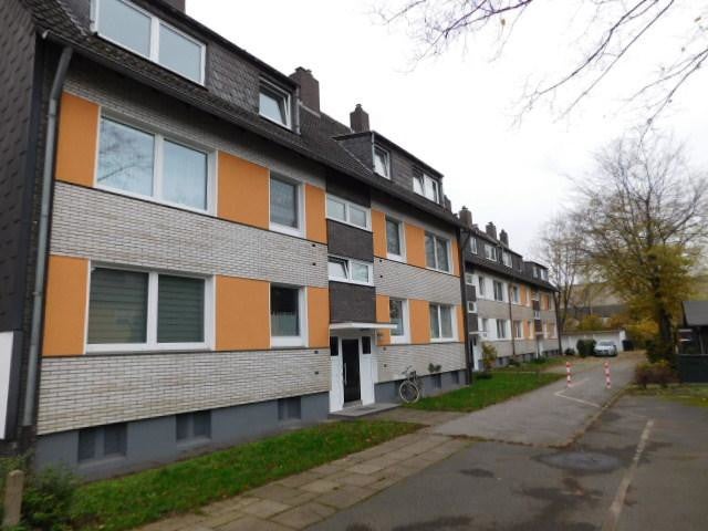 Schöne 3-Zimmerwohnung mit Vinylboden und Wannenbad im Dachgeschoss - Photo 1
