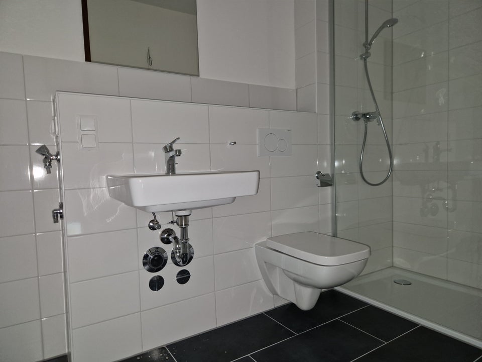 Die gefällt mir: günstig geschnittene und renovierte 2-Zimmer-Wohnung mit Balkon! - Foto 2