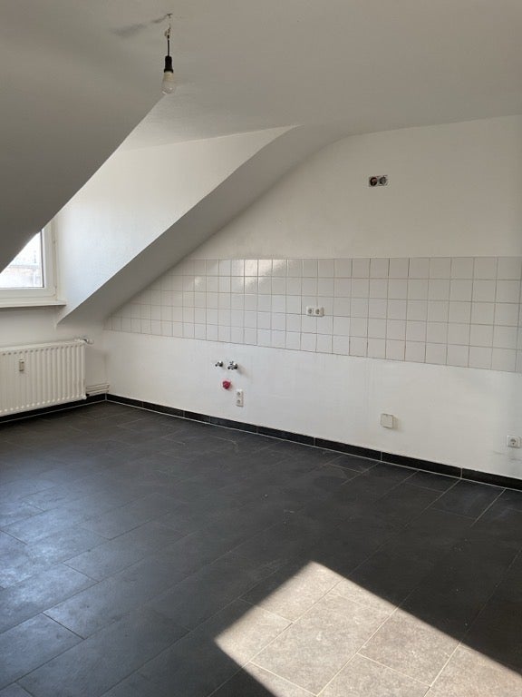 Wunderschöne 3-Zimmer-Wohnung im DG ohne Aufzug ! - Foto 2