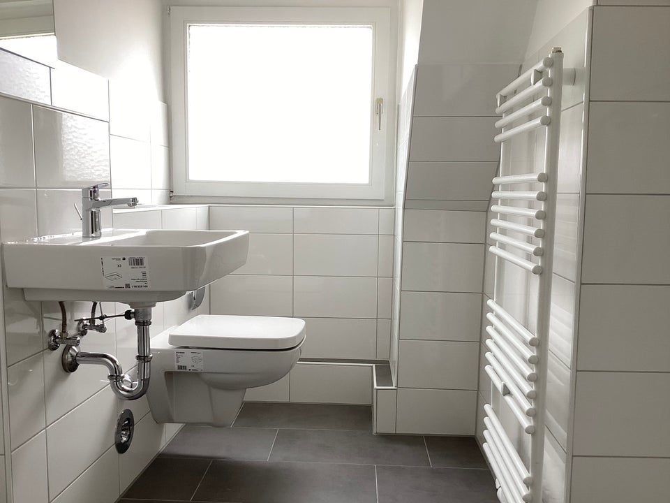 BARSINGHAUSEN - NAHE DEISTER: gemütliche 3-Zimmer-Dachgeschosswohnung mit ca. 49 m² sofort verfügbar - Foto 2