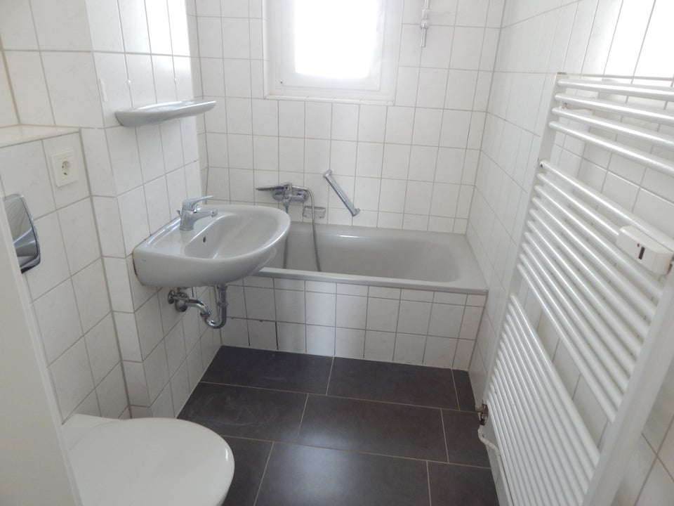Neue Wohnung, neues Glück! Interessante 3-Zi.-Wohnung - Foto 2