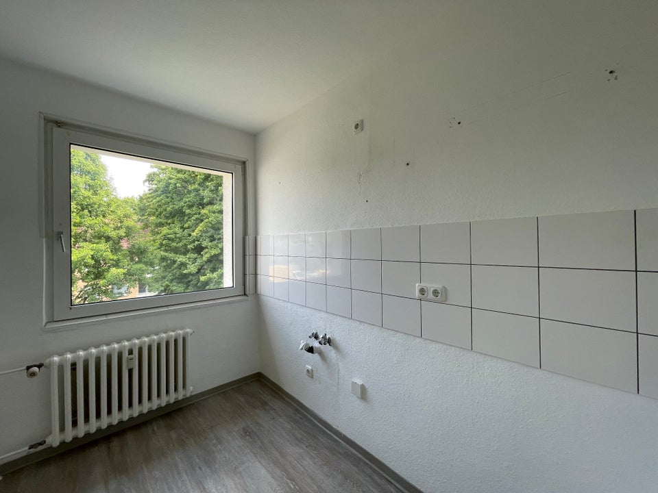 Nette Nachbarn gesucht: ansprechende 3-Raum-Wohnung mit großem Balkon - Photo 2